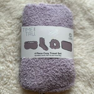 Time and Tru Women's Cozy Travel Set, 4-Piece purple Eye Mask Socks Hair Tie Bag